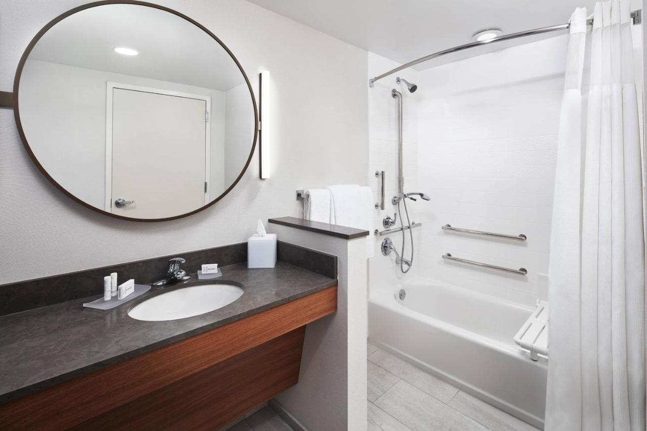 Fairfield Inn & Suites By Marriott Louisville Northeast Bagian luar foto