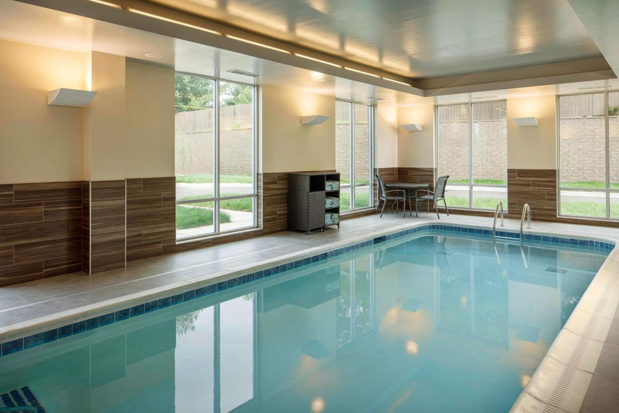 Fairfield Inn & Suites By Marriott Louisville Northeast Bagian luar foto