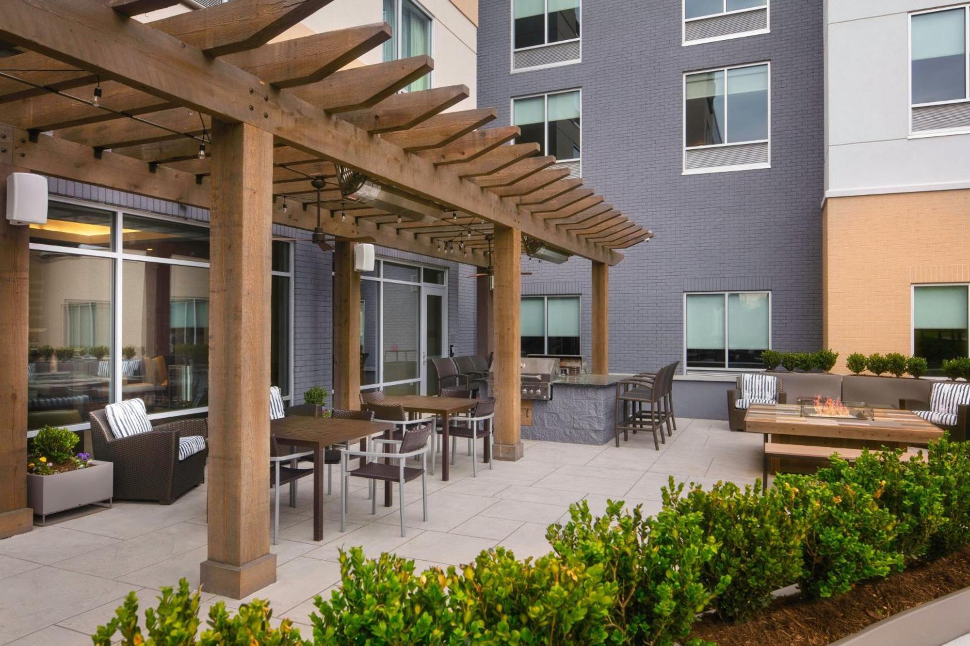 Fairfield Inn & Suites By Marriott Louisville Northeast Bagian luar foto