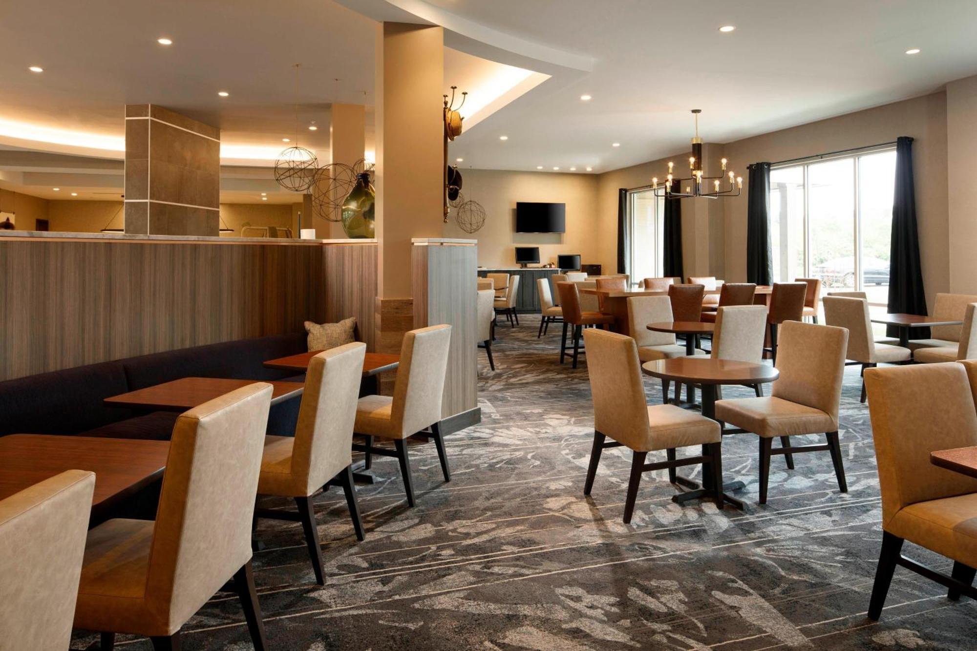 Fairfield Inn & Suites By Marriott Louisville Northeast Bagian luar foto